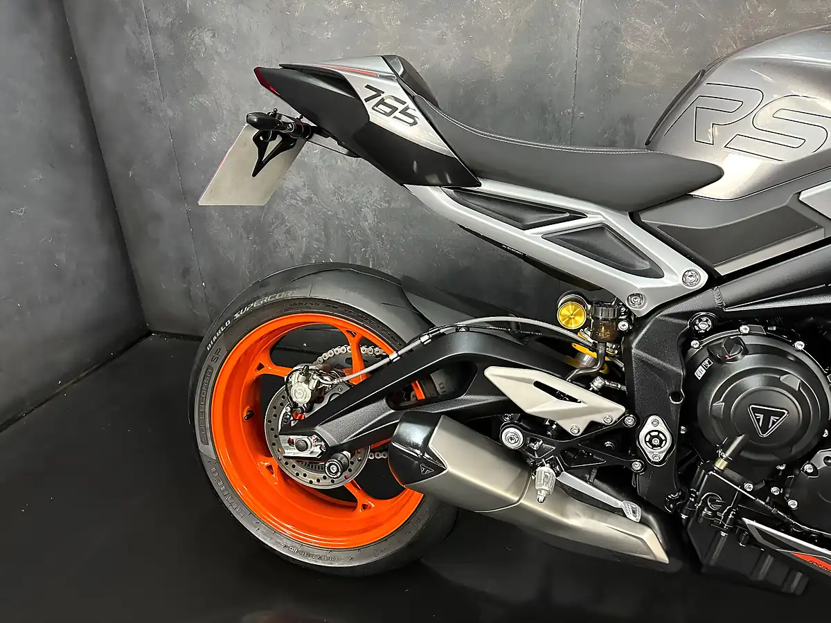 Used 2024 Triumph Street Triple 765 RS Silver - Interior and Exterior details 7