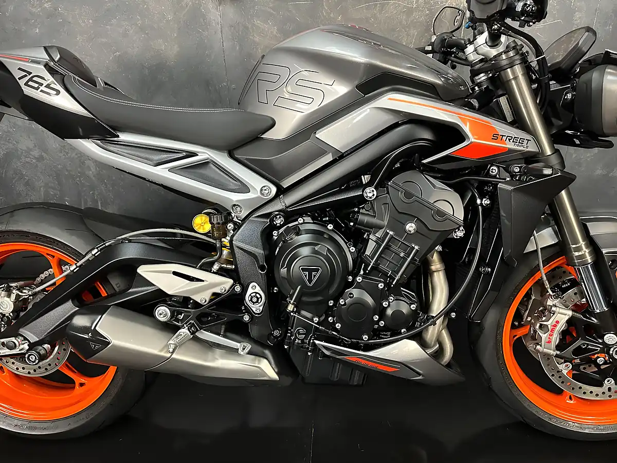 Used 2024 Triumph Street Triple 765 RS Silver - Interior and Exterior details 8