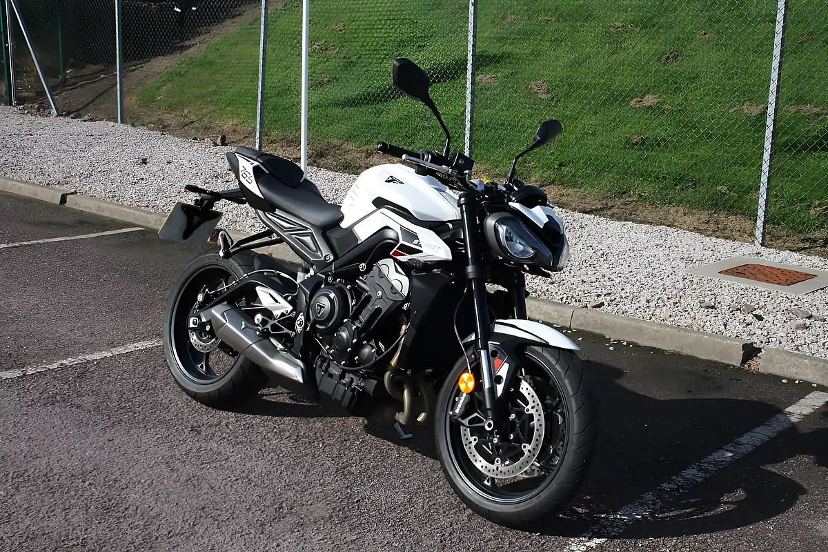 Used 2024 Triumph Street Triple R White - Interior and Exterior details 3