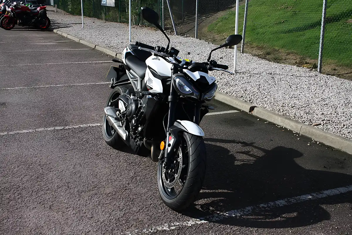 Used 2024 Triumph Street Triple R White - Interior and Exterior details 4