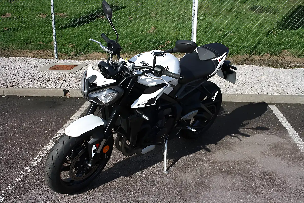 Used 2024 Triumph Street Triple R White - Interior and Exterior details 6