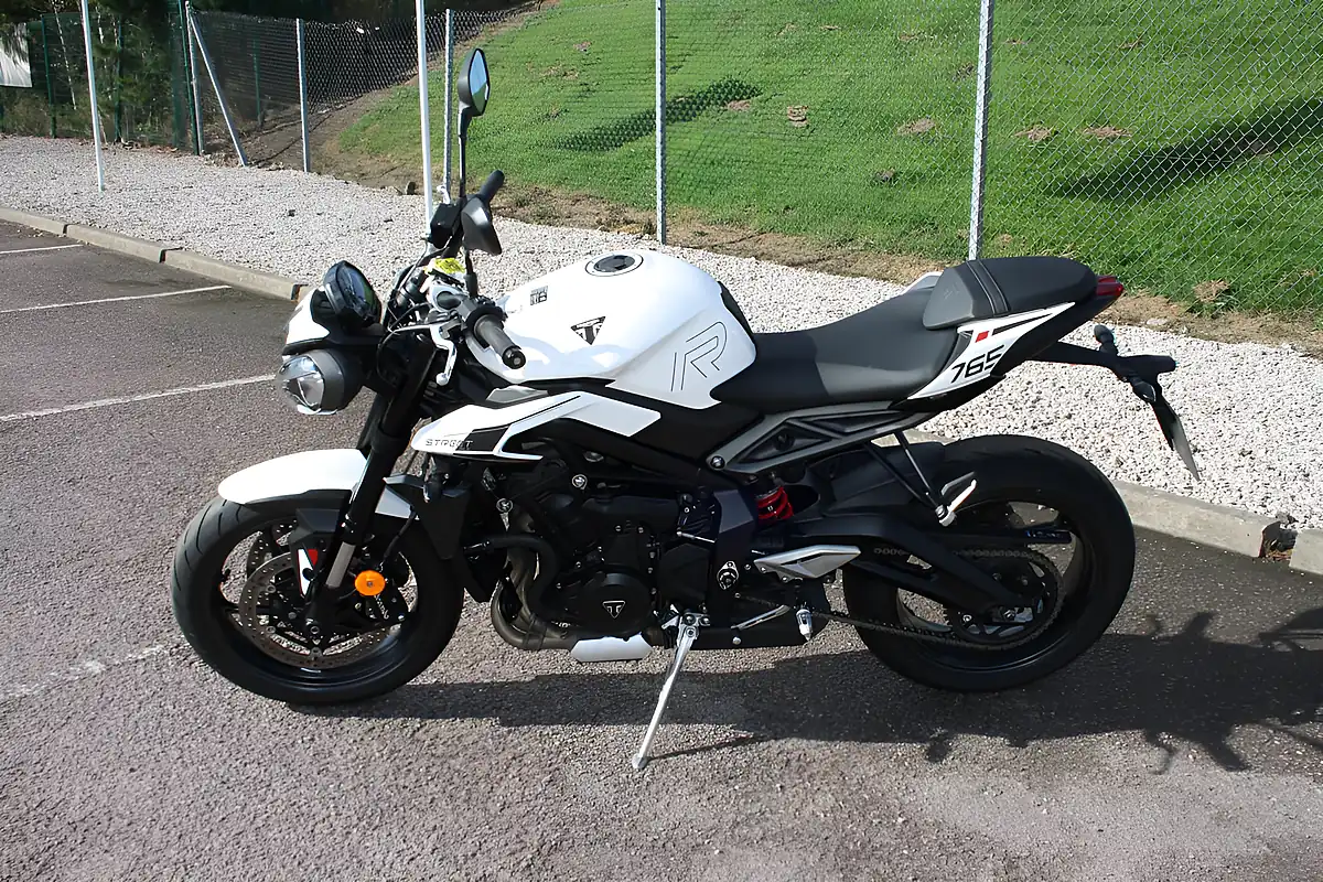 Used 2024 Triumph Street Triple R White - Interior and Exterior details 8