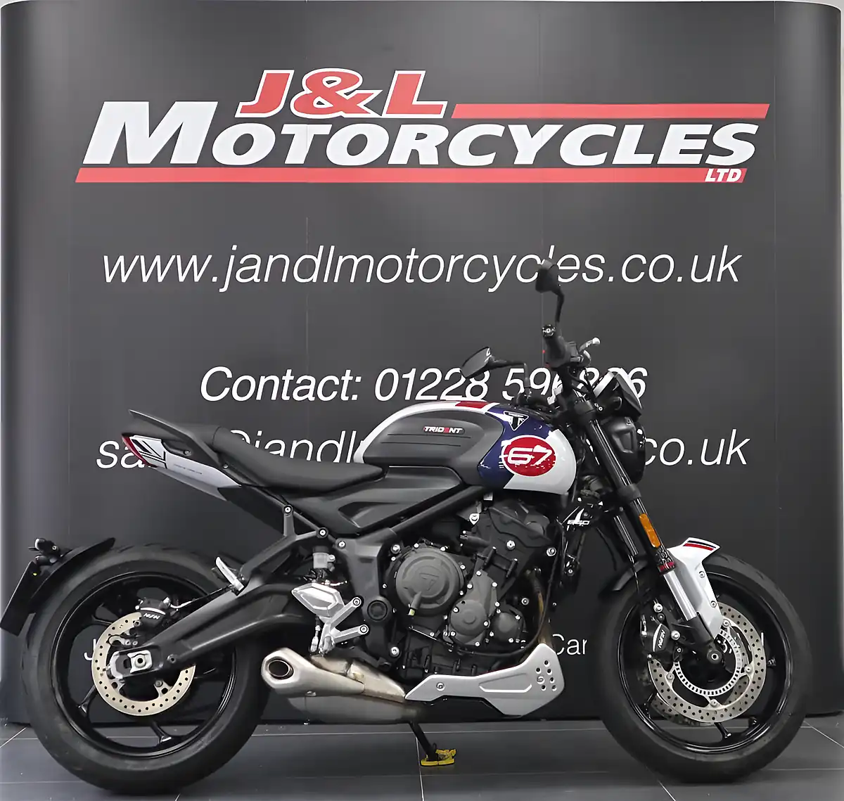 Used 2024 Triumph Trident 660 Tribute Edition White - Interior and Exterior details 2