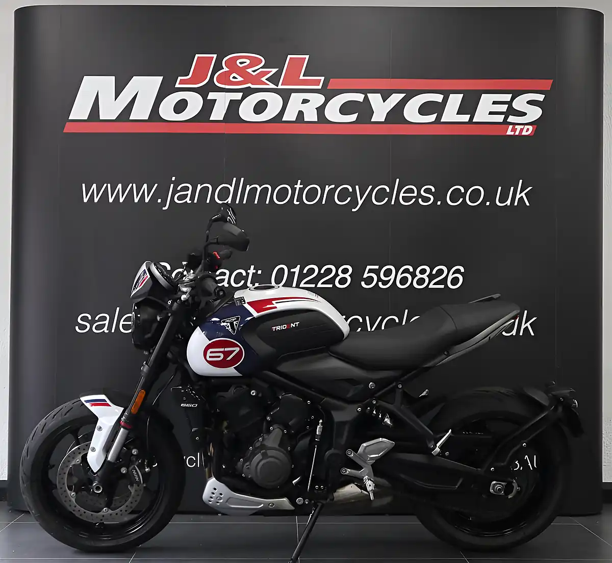 Used 2024 Triumph Trident 660 Tribute Edition White - Interior and Exterior details 6