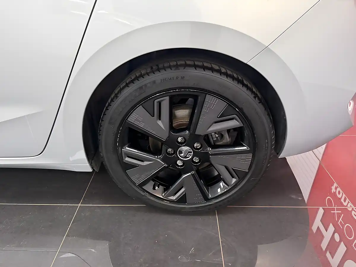 Used 2024 Vauxhall Astra Electric Gs Silver - Interior and Exterior details 13