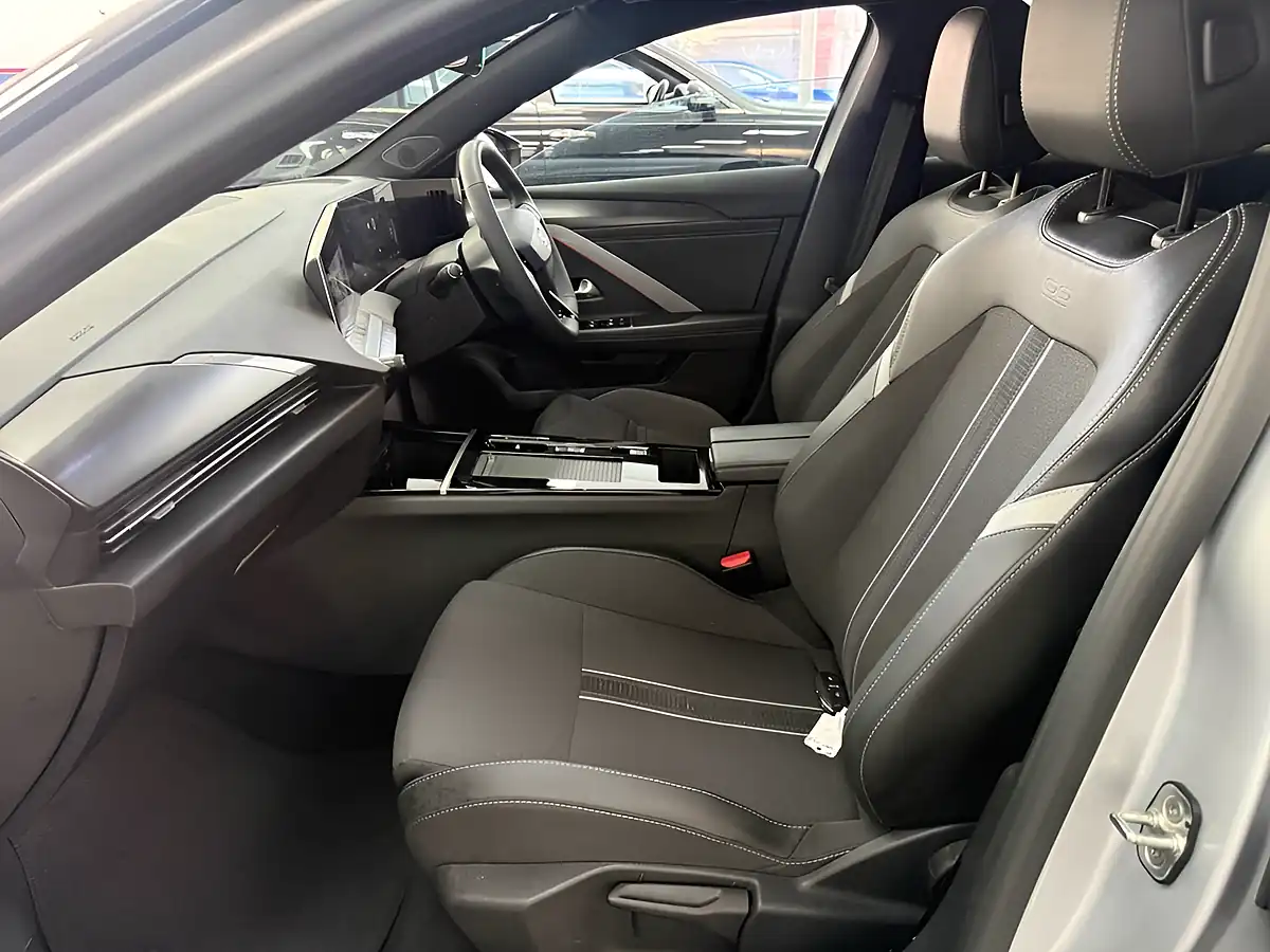 Used 2024 Vauxhall Astra Electric Gs Silver - Interior and Exterior details 15