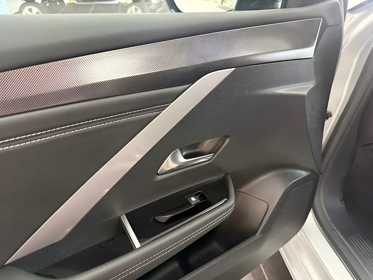 Used 2024 Vauxhall Astra Electric Gs Silver - Interior and Exterior details 16