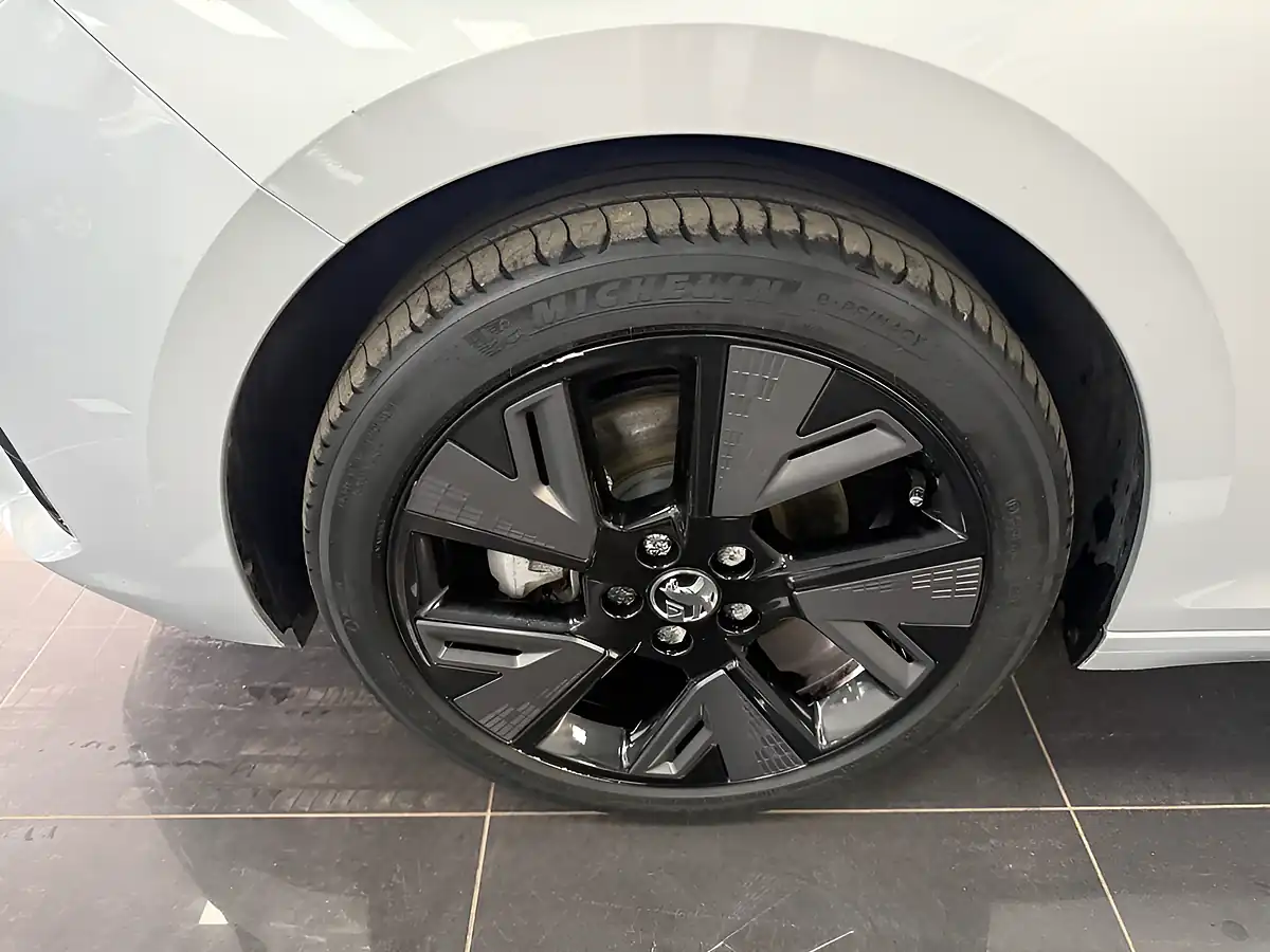 Used 2024 Vauxhall Astra Electric Gs Silver - Interior and Exterior details 18