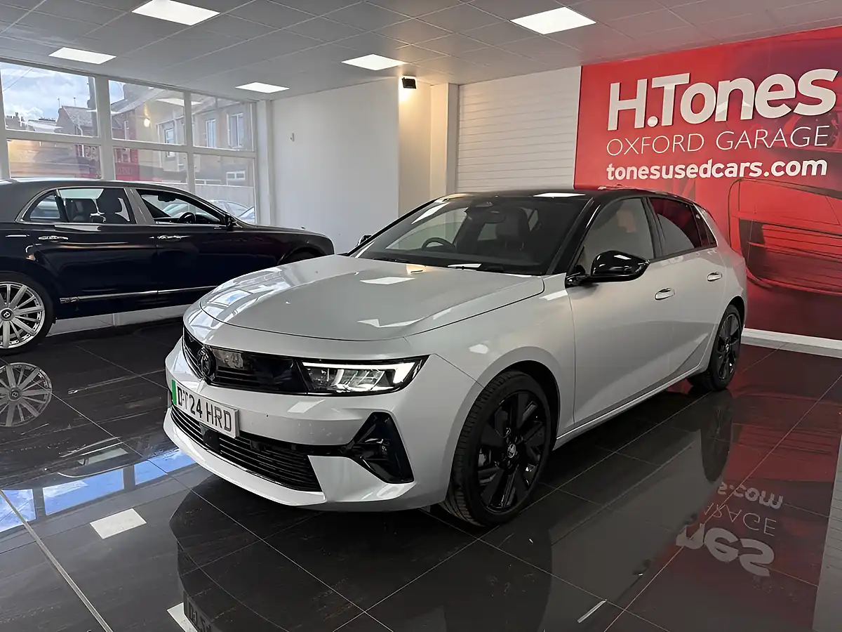 Used 2024 Vauxhall Astra Electric Gs Silver - Interior and Exterior details 19