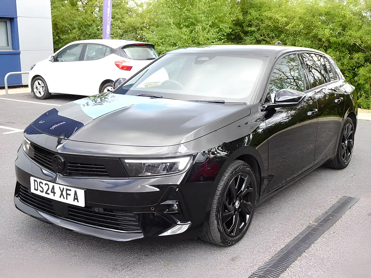 Used 2024 Vauxhall Astra Gs Carbon Black - Front View