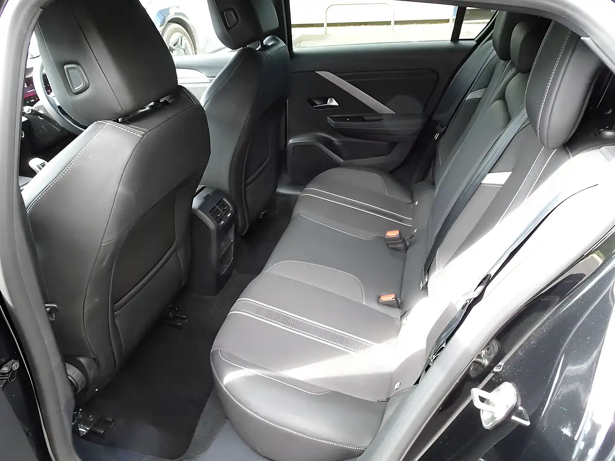 Used 2024 Vauxhall Astra Gs Carbon Black - Interior and Exterior details 16