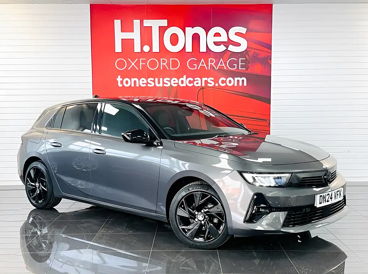 Used 2024 Vauxhall Astra Gs Grey - Front View