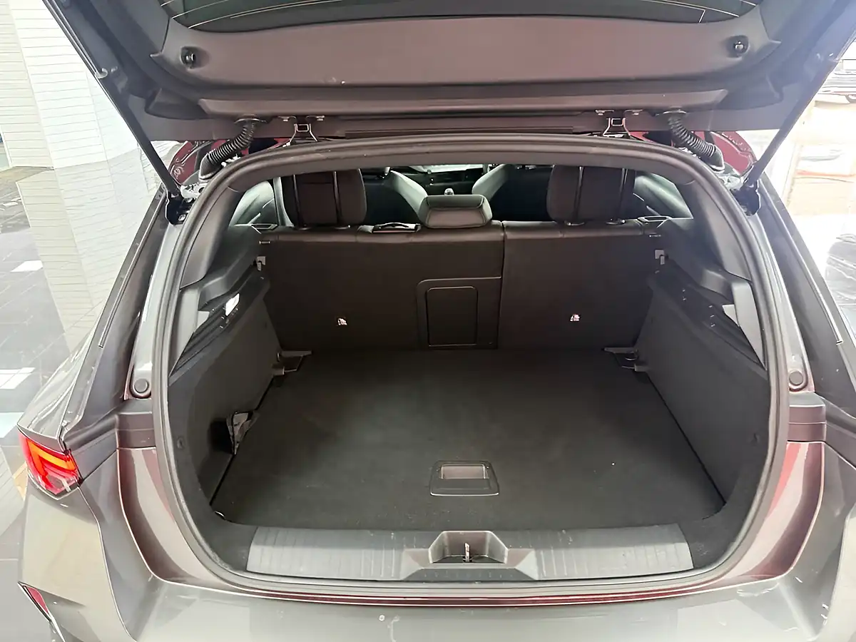 Used 2024 Vauxhall Astra Gs Grey - Interior and Exterior details 9