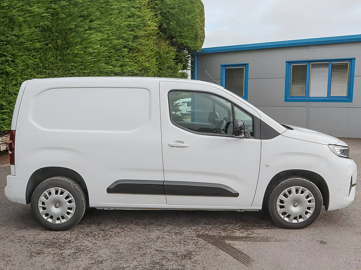 Used 2024 Vauxhall Combo 2300 Pro L1 Swb Icy White - Interior and Exterior details 4