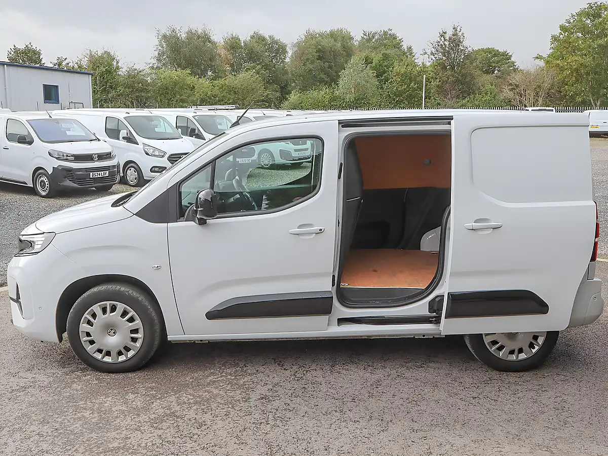 Used 2024 Vauxhall Combo 2300 Pro L1 Swb Icy White - Interior and Exterior details 8