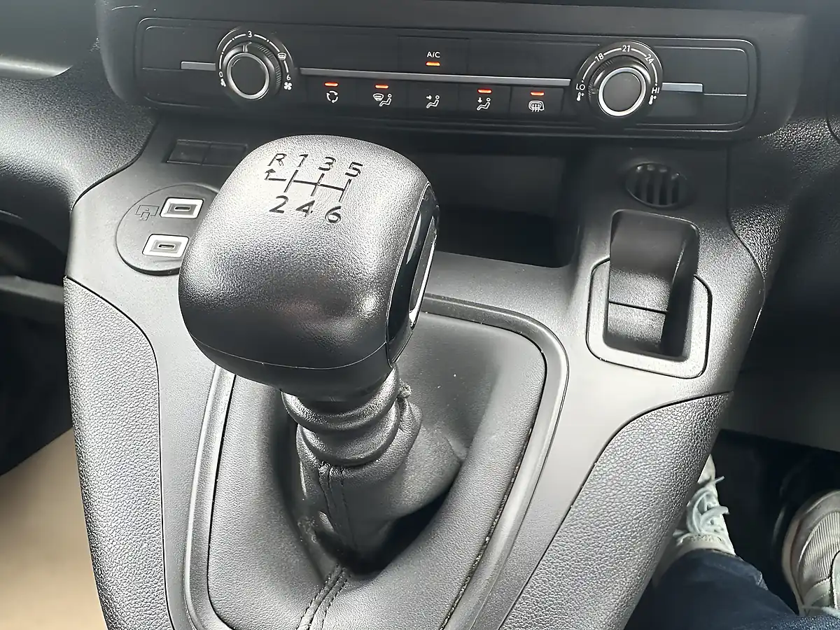 Used 2024 Vauxhall Combo Prime Icy White - Interior and Exterior details 12