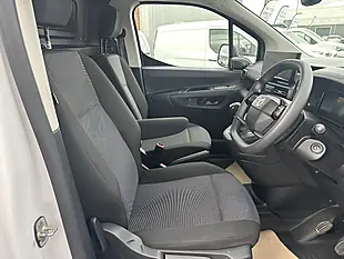 Used 2024 Vauxhall Combo Prime Icy White - Interior and Exterior details 16