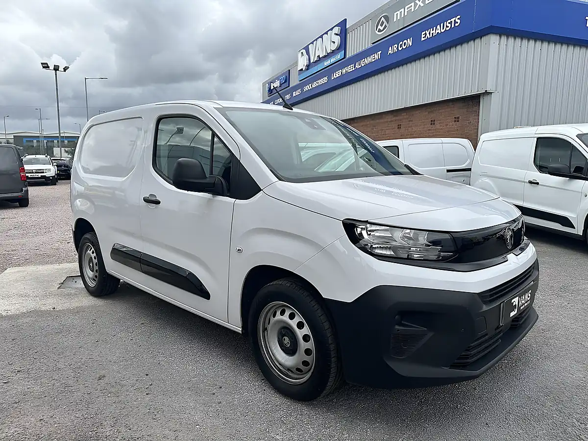 Used 2024 Vauxhall Combo Prime Icy White - Interior and Exterior details 2