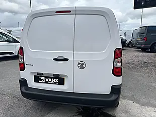 Used 2024 Vauxhall Combo Prime Icy White - Interior and Exterior details 5