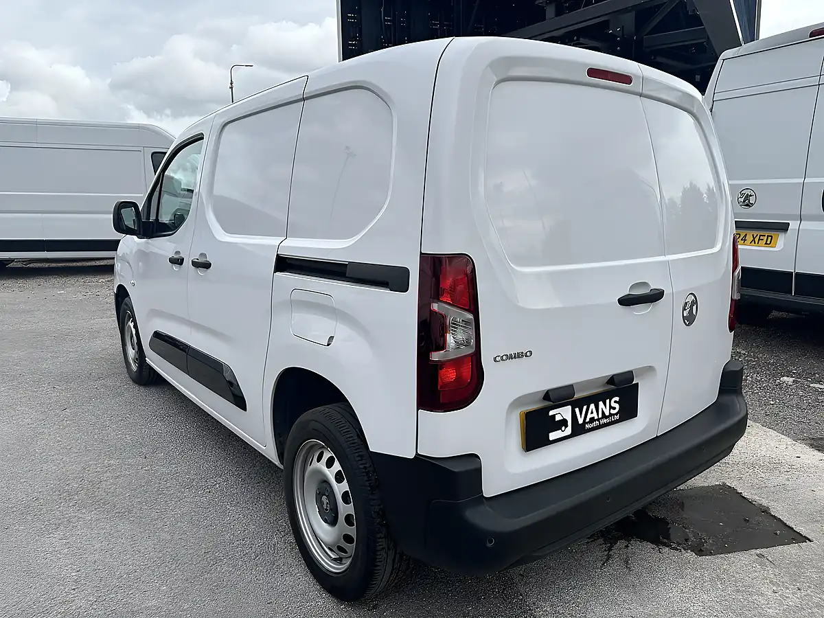 Used 2024 Vauxhall Combo Prime Icy White - Interior and Exterior details 6