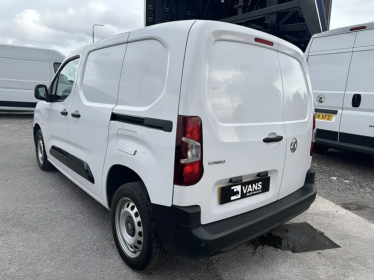 Used 2024 Vauxhall Combo Prime Icy White - Interior and Exterior details 7