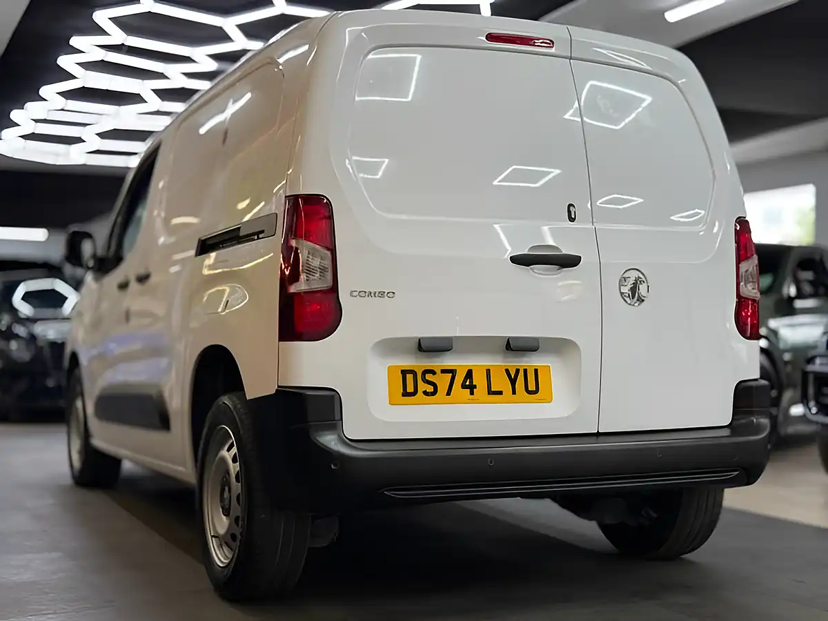 Used 2024 Vauxhall Combo Prime M White - Interior and Exterior details 10