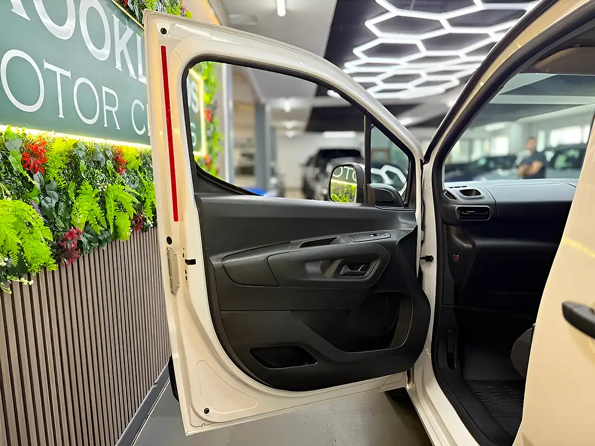 Used 2024 Vauxhall Combo Prime M White - Interior and Exterior details 11