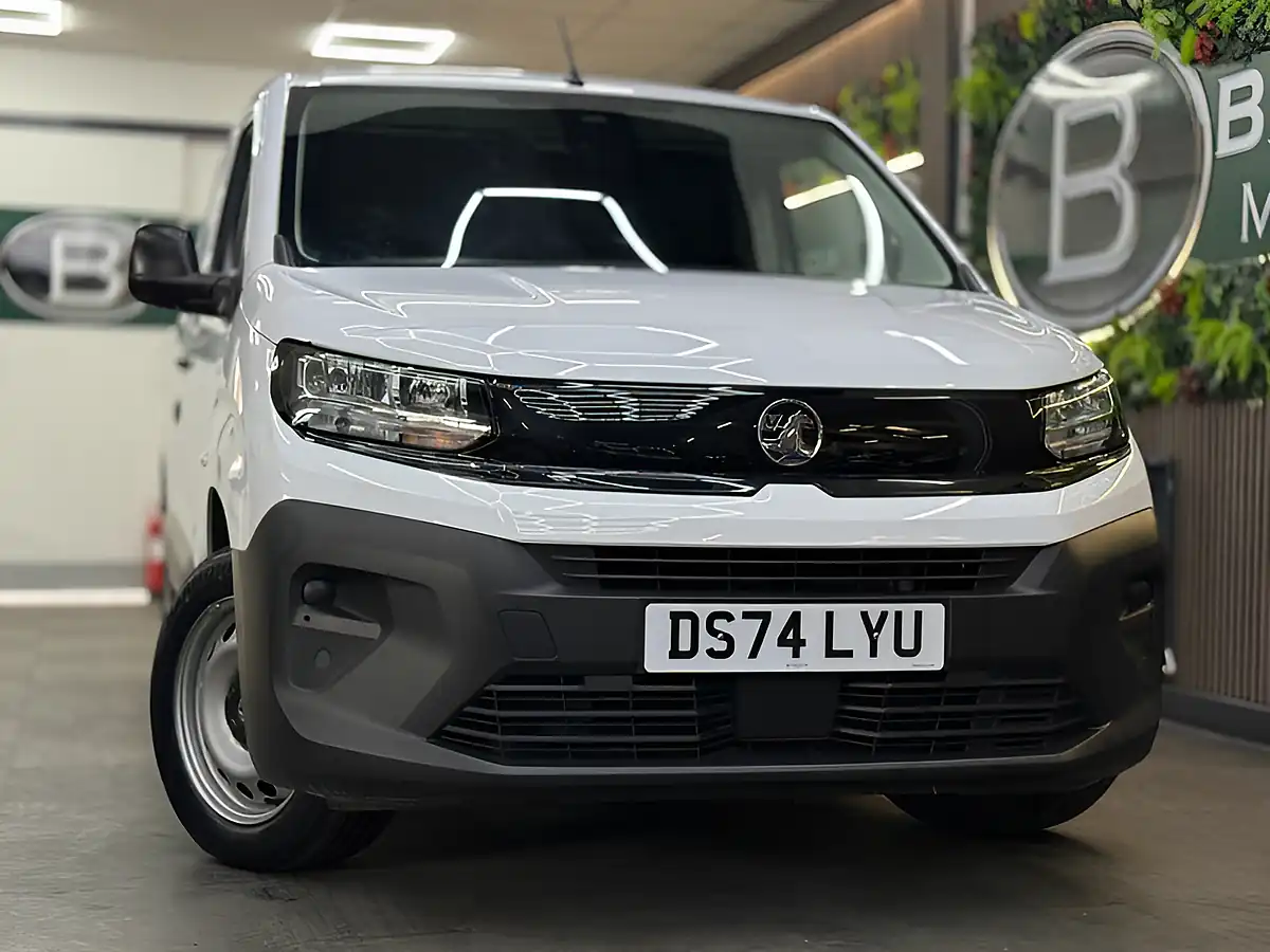 Used 2024 Vauxhall Combo Prime M White - Interior and Exterior details 3