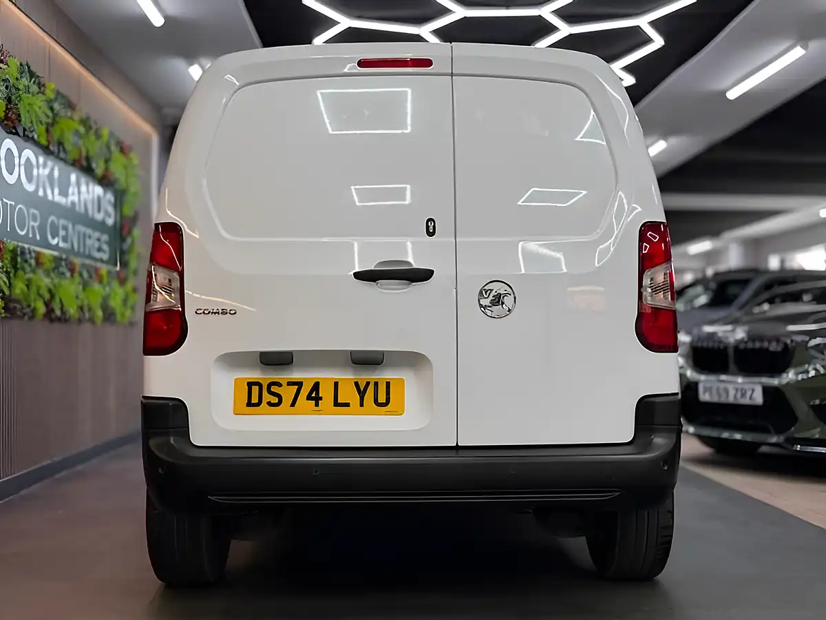 Used 2024 Vauxhall Combo Prime M White - Interior and Exterior details 9