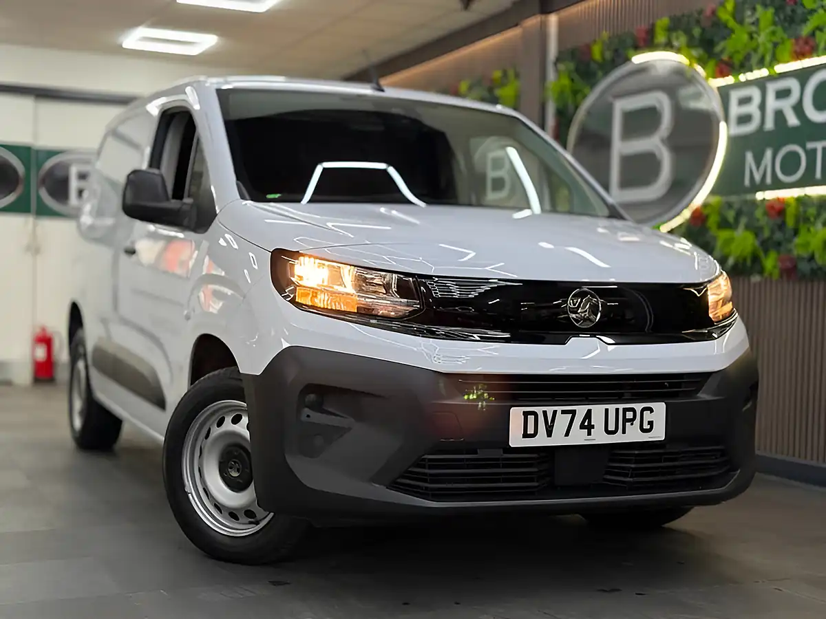 Used 2024 Vauxhall Combo Prime M White - Front View