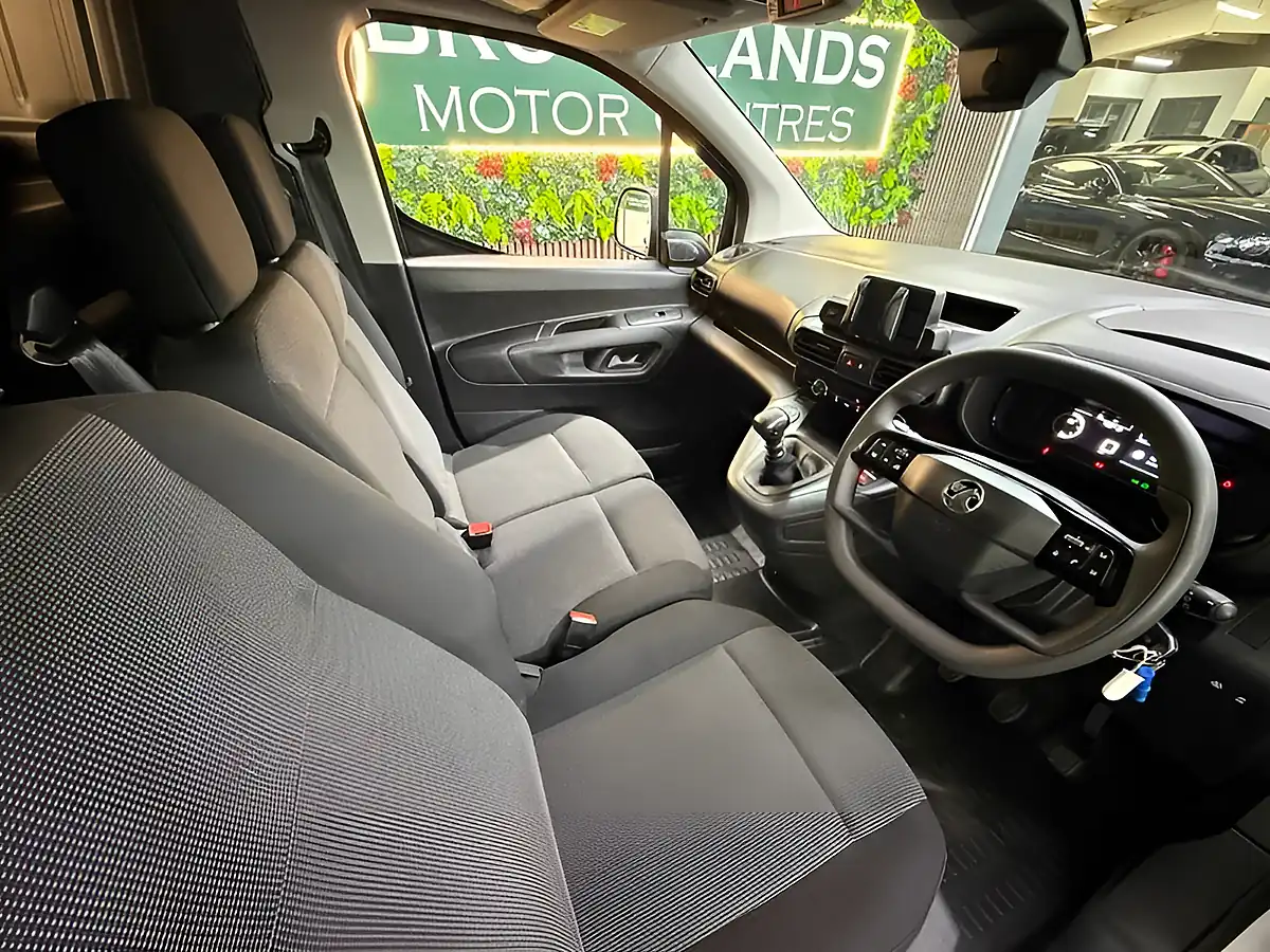 Used 2024 Vauxhall Combo Prime M White - Interior and Exterior details 14