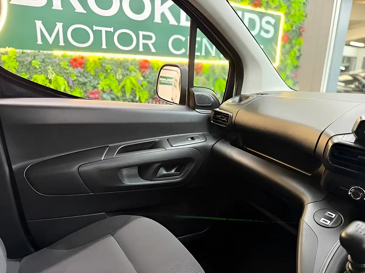 Used 2024 Vauxhall Combo Prime M White - Interior and Exterior details 15