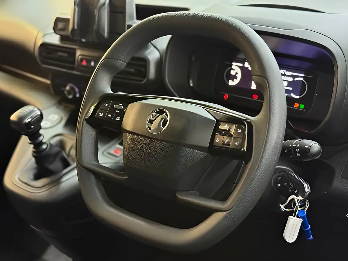 Used 2024 Vauxhall Combo Prime M White - Interior and Exterior details 16