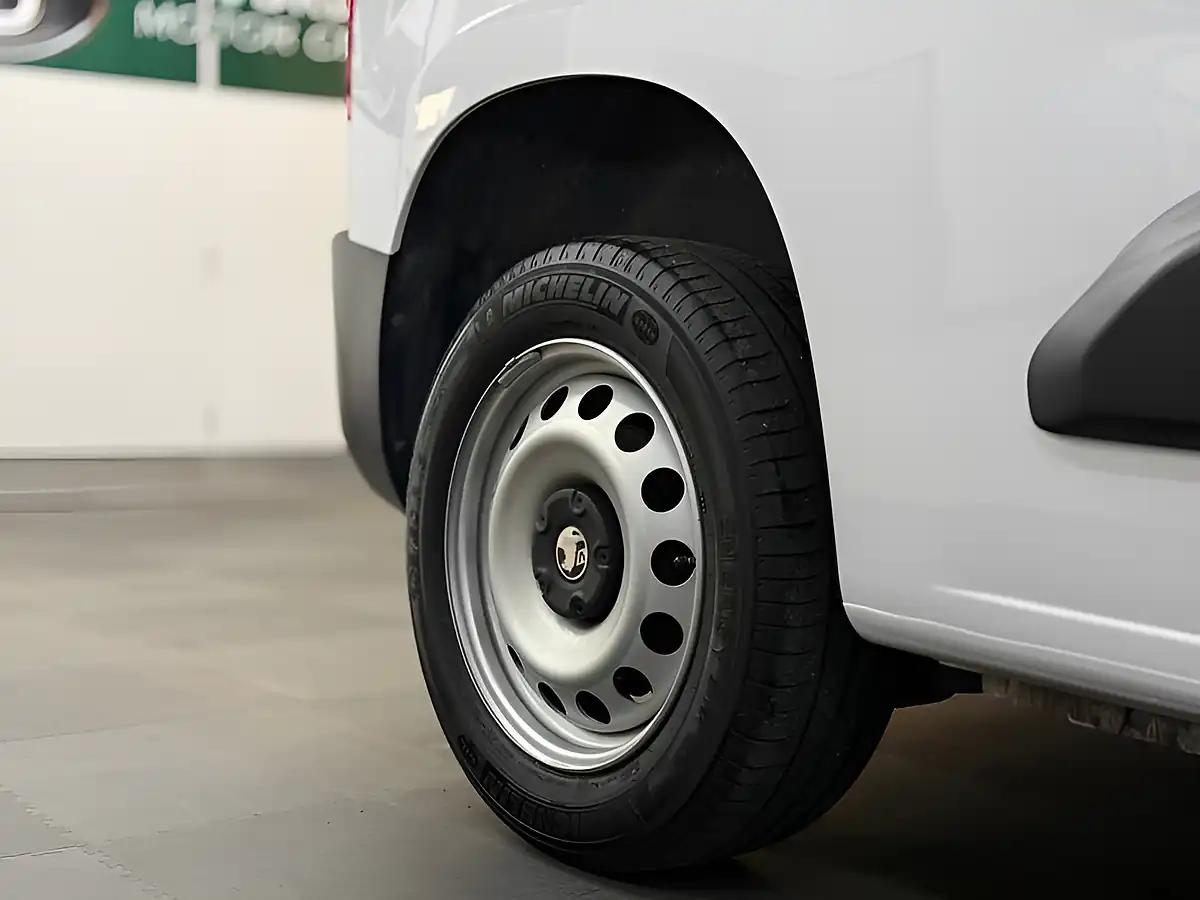 Used 2024 Vauxhall Combo Prime M White - Interior and Exterior details 9