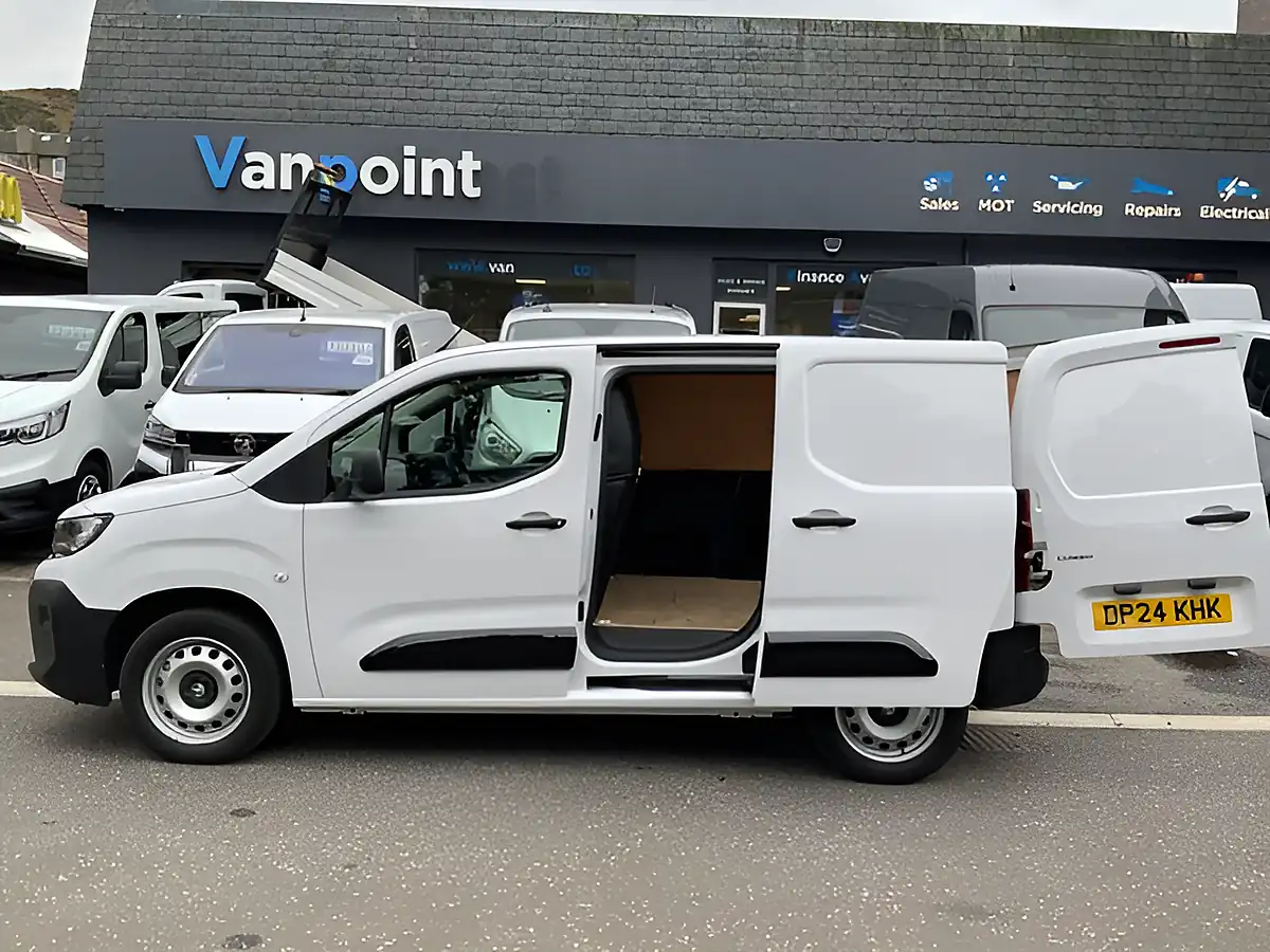 Used 2024 Vauxhall Combo Prime Panel Van White - Interior and Exterior details 13