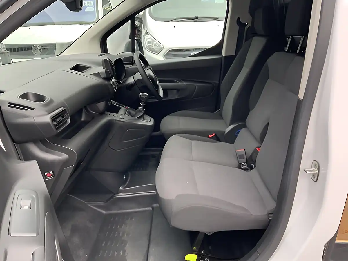 Used 2024 Vauxhall Combo Prime Panel Van White - Interior and Exterior details 16
