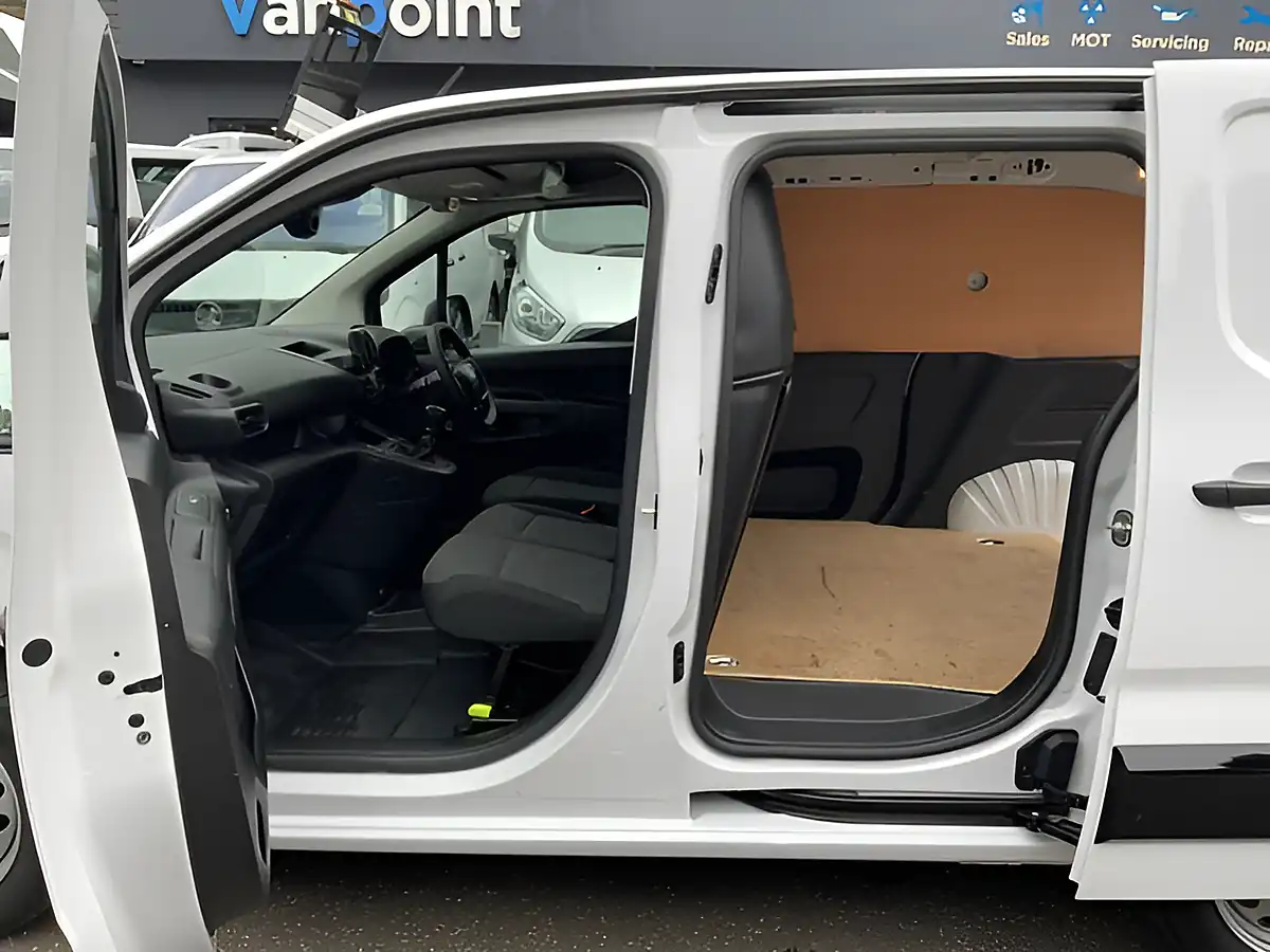 Used 2024 Vauxhall Combo Prime Panel Van White - Interior and Exterior details 7