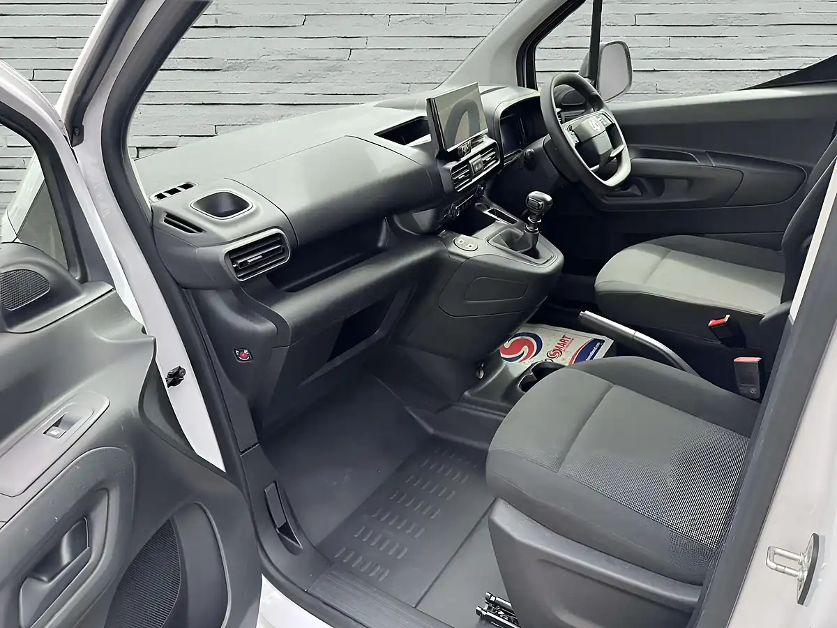 Used 2024 Vauxhall Combo Prime Panel Van White - Interior and Exterior details 17