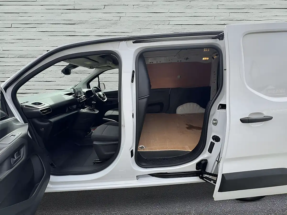 Used 2024 Vauxhall Combo Prime Panel Van White - Interior and Exterior details 19
