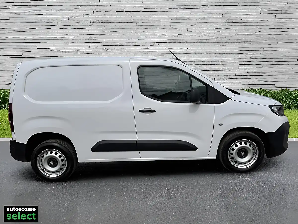Used 2024 Vauxhall Combo Prime Panel Van White - Interior and Exterior details 3