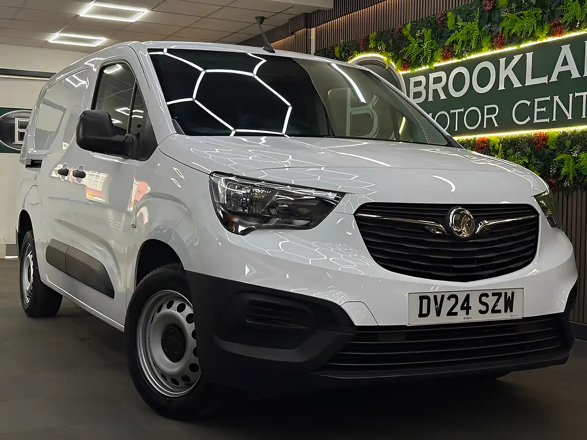 Used 2024 Vauxhall Combo Prime S/S White - Front View