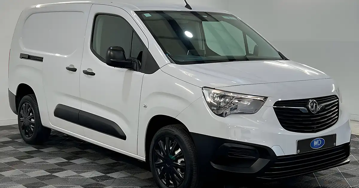 Used 2024 Vauxhall Combo Prime White - Front View