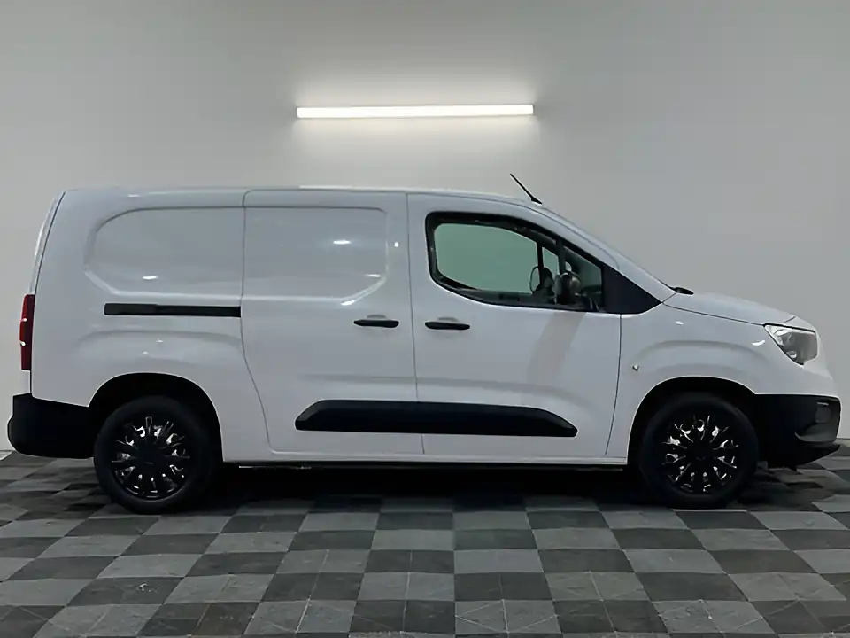 Used 2024 Vauxhall Combo Prime White - Interior and Exterior details 3