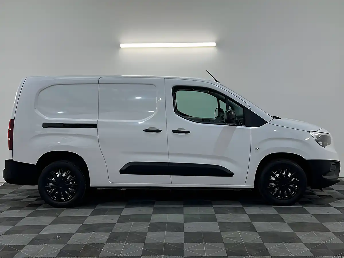 Used 2024 Vauxhall Combo Prime White - Interior and Exterior details 4