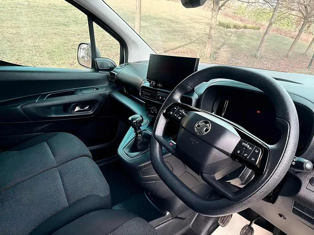 Used 2024 Vauxhall Combo Prime White - Interior and Exterior details 10