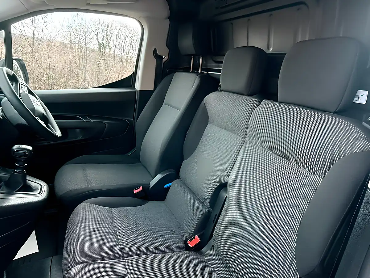 Used 2024 Vauxhall Combo Prime White - Interior and Exterior details 11