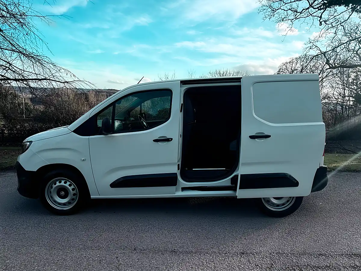 Used 2024 Vauxhall Combo Prime White - Interior and Exterior details 9