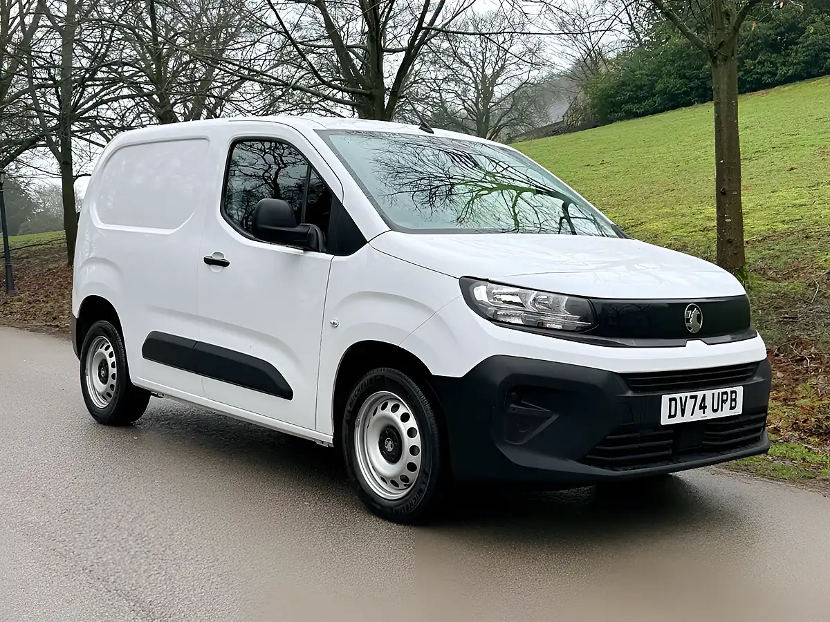 Used 2024 Vauxhall Combo Prime White - Front View
