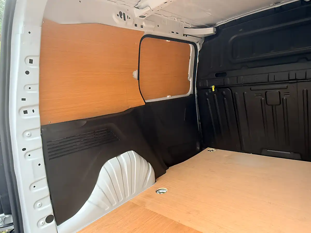 Used 2024 Vauxhall Combo Prime White - Interior and Exterior details 10