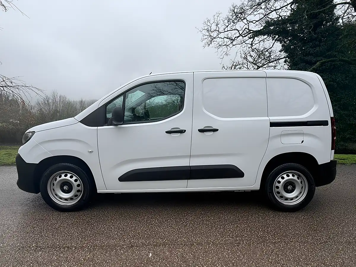 Used 2024 Vauxhall Combo Prime White - Interior and Exterior details 15